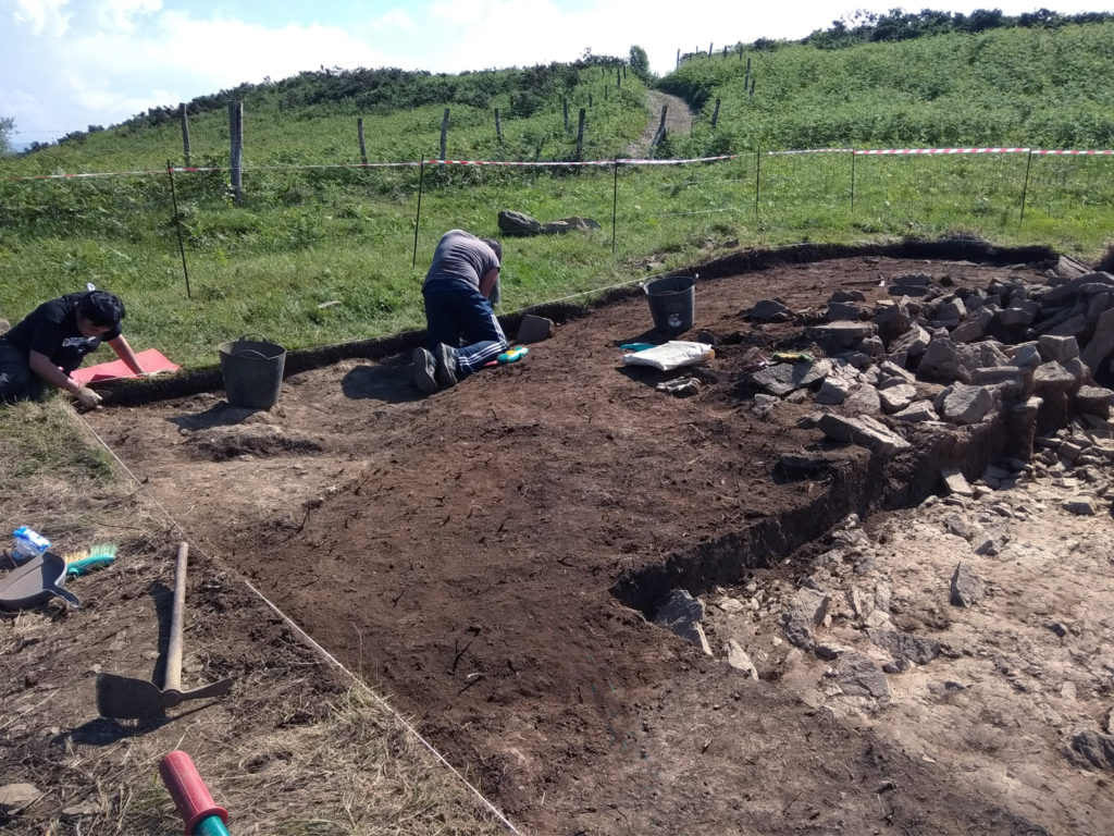 Intervención arqueológica en el yacimiento neolítico de la campa L’Españal. San Martín del Rey Aurelio. Asturias 2018