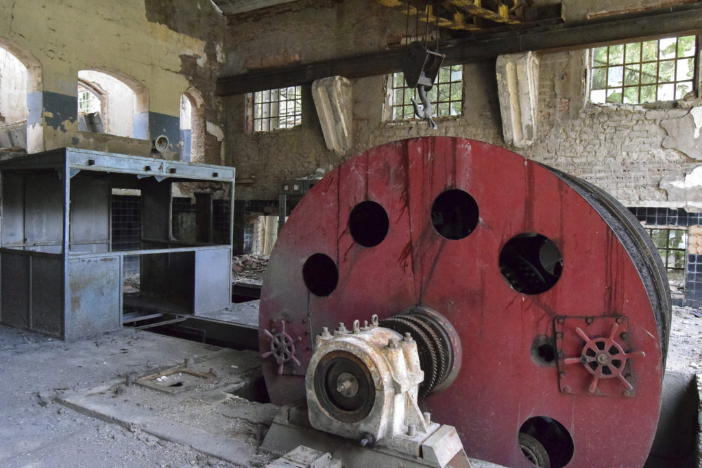 Antigua sala de maquinas del Pozo Ibarra o Grupo Ciñera. Pola de Gordón. León. 2017