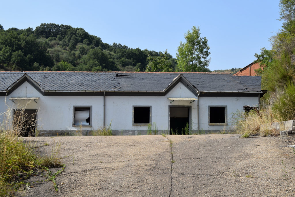Antiguas instalaciones del Pozo Casares. Tremor de Arriba. León. 2017