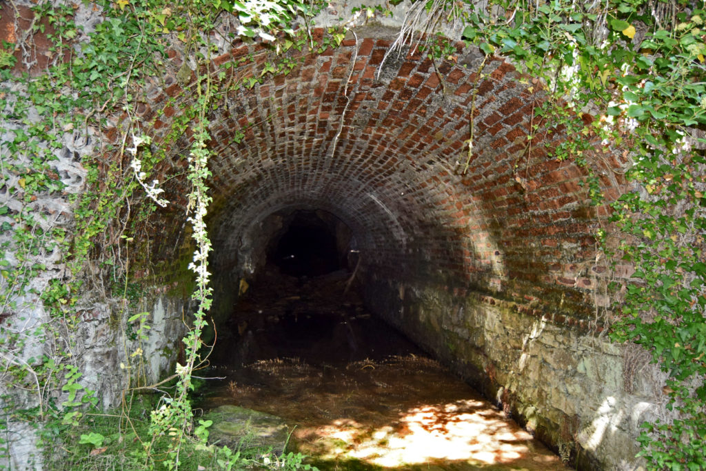 Instalaciones abandonadas de Antracitas de Gaiztarro, luego Coto Minero del Sil. Santa Cruz del Sil. León. Octubre 2018.