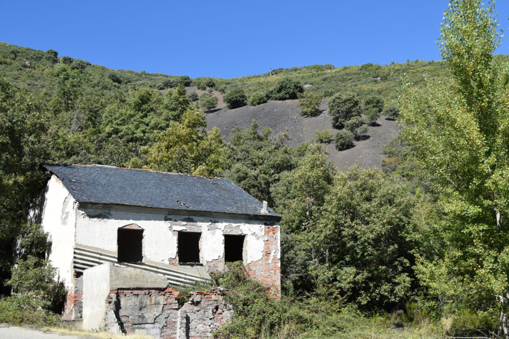 Instalaciones abandonadas de Antracitas de Gaiztarro, luego Coto Minero del Sil. Santa Cruz del Sil. León. Octubre 2018.