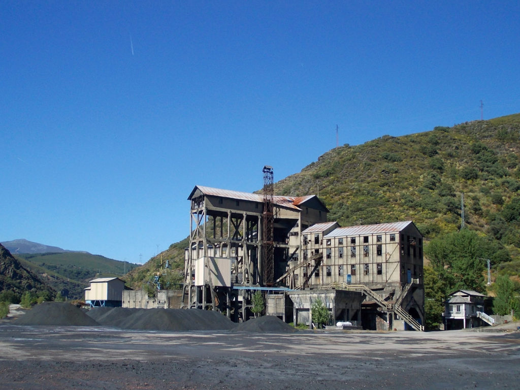 Instalaciones abandonadas del lavadero de La Recuelga, de Antracitas de Fabero. Santa Cruz del Sil. Páramo del Sil. León 2016