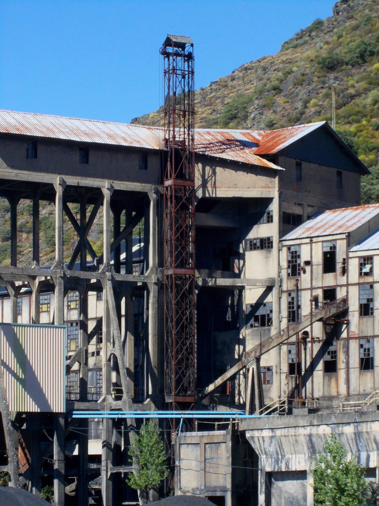 Instalaciones abandonadas del lavadero de La Recuelga, de Antracitas de Fabero. Santa Cruz del Sil. Páramo del Sil. León 2016