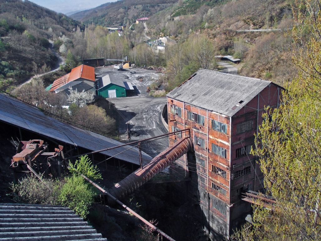 Antiguas instalaciones del Pozo Casares. Tremor de Arriba. León. 2017