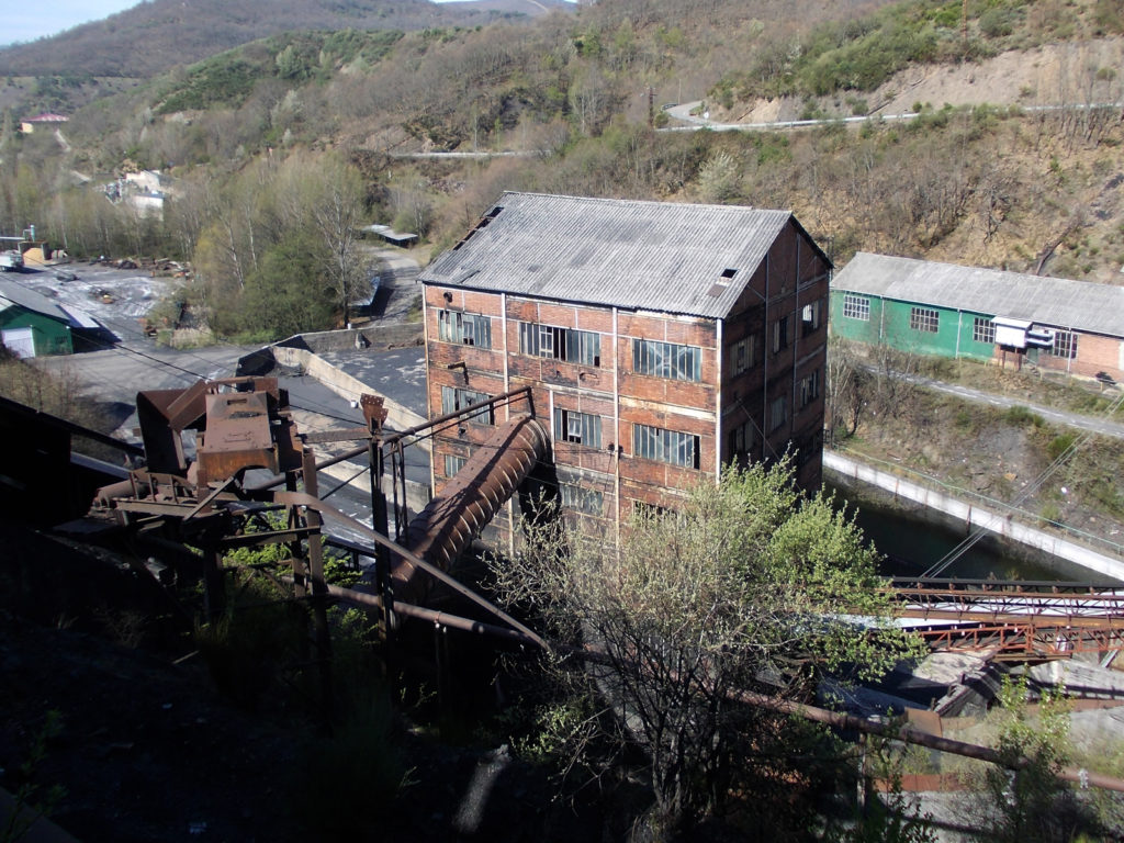 Antiguas instalaciones del Pozo Casares. Tremor de Arriba. León. 2017