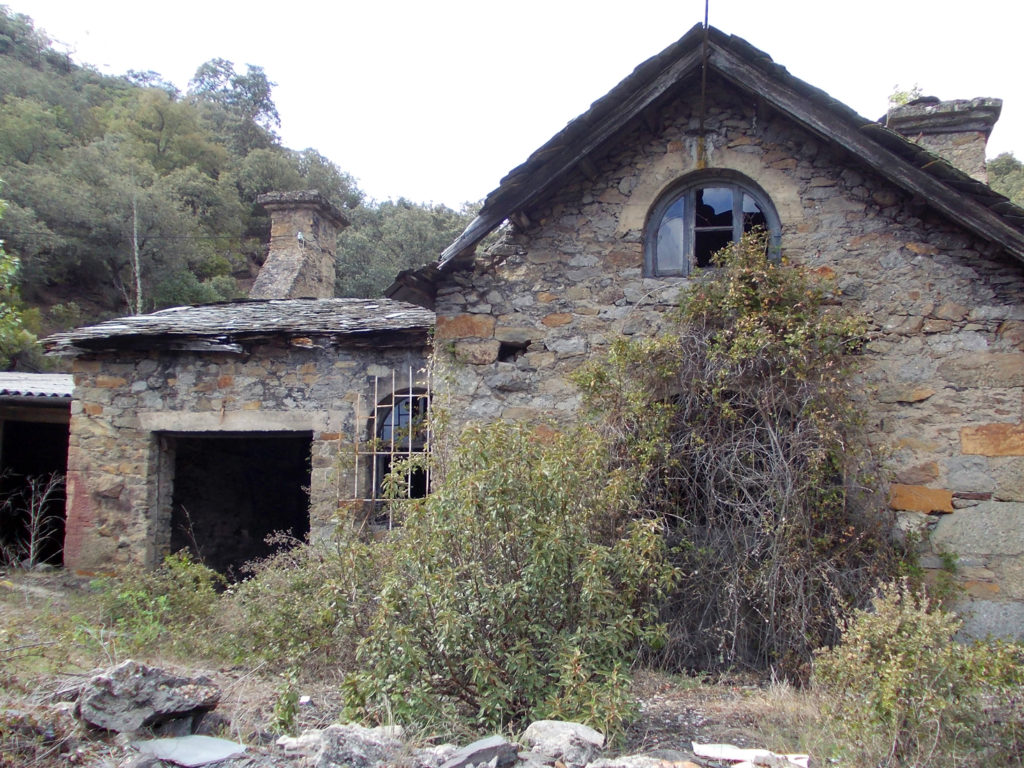 Instalaciones abandonadas de Antracitas de Arlanza. Bembibre. León  2017