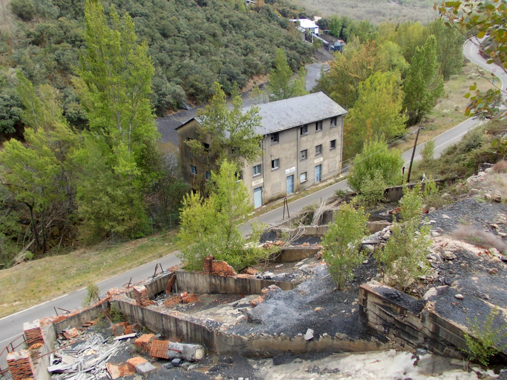 Instalaciones abandonadas de Antracitas de Arlanza. Bembibre. León  2017