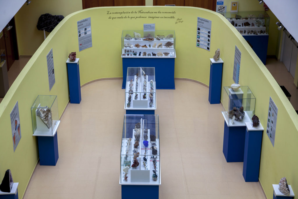 Exposición permanente de Mineralogía, compuesta por 600 piezas. Casa de las Culturas. Bembibre. León 2018