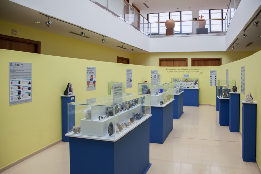Exposición permanente de Mineralogía, compuesta por 600 piezas. Casa de las Culturas. Bembibre. León 2018