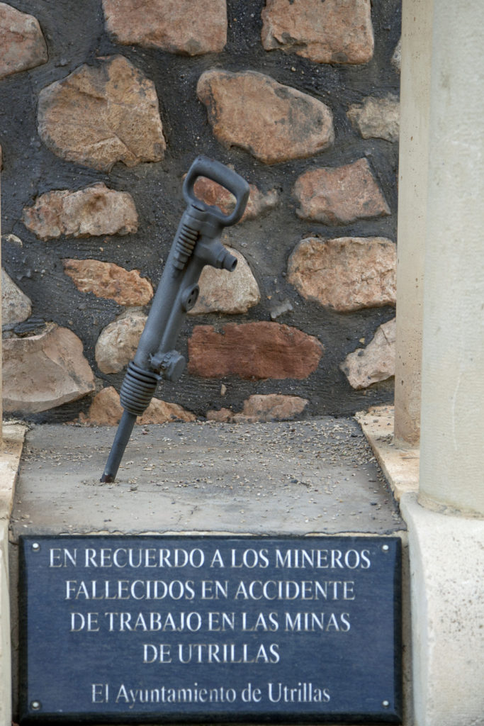 Monumento a los mineros fallecidos en accidente de trabajo. Parque Temático de la minería y el Ferrocarril. Utrillas. Teruel 2018.