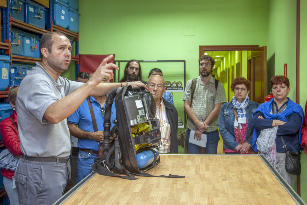 Visita de antiguos trabajadores mineros de la Cuenca de Sabero, a la brigada de Salvamento Minero de Hunosa. Pozo Fondón. Langreo. Asturias 2017