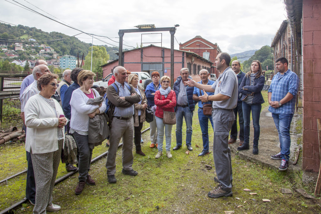 Visita de antiguos trabajadores mineros de la Cuenca de Sabero, a la brigada de Salvamento Minero de Hunosa. Pozo Fondón. Langreo. Asturias 2017
