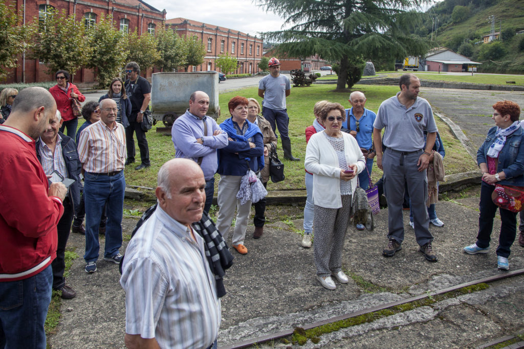 Visita de antiguos trabajadores mineros de la Cuenca de Sabero, a la brigada de Salvamento Minero de Hunosa. Pozo Fondón. Langreo. Asturias 2017