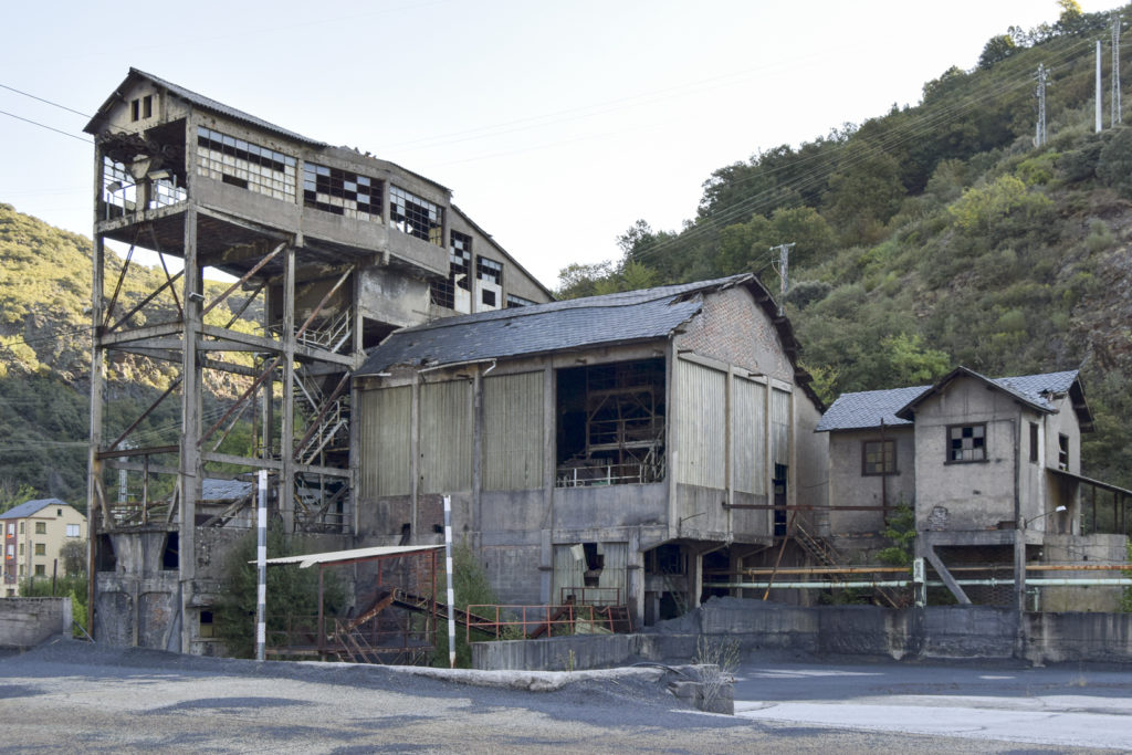 Instalaciones abandonadas del lavadero de La Recuelga, de Antracitas de Fabero. Santa Cruz del Sil. Páramo del Sil. León 2016
