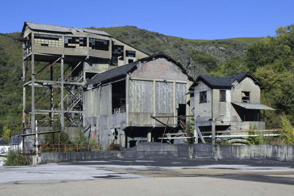 Instalaciones abandonadas del lavadero de La Recuelga, de Antracitas de Fabero. Santa Cruz del Sil. Páramo del Sil. León 2016