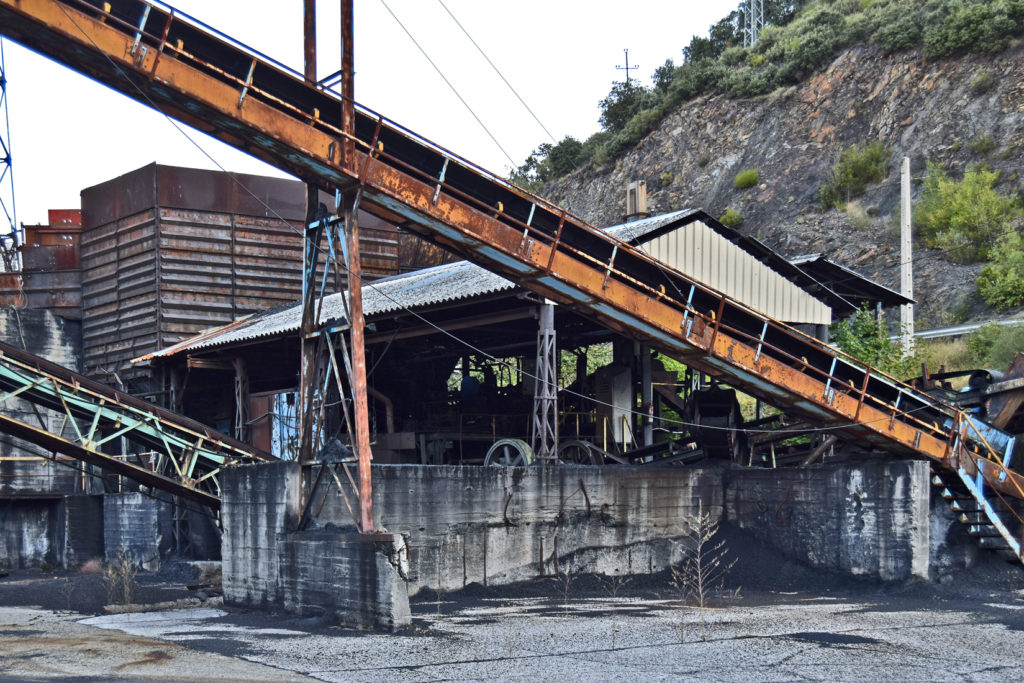 Instalaciones abandonadas del lavadero de La Recuelga, de Antracitas de Fabero. Santa Cruz del Sil. Páramo del Sil. León 2018