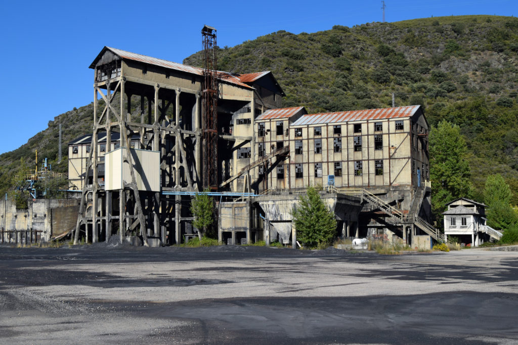 Instalaciones abandonadas del lavadero de La Recuelga, de Antracitas de Fabero. Santa Cruz del Sil. Páramo del Sil. León 2018