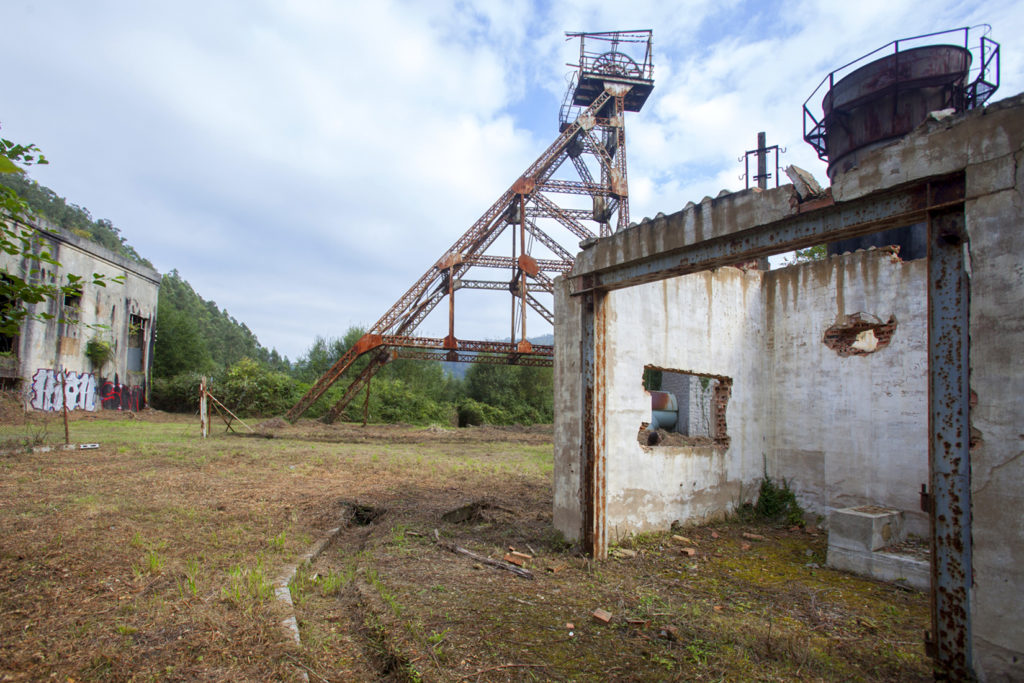 Instalaciones abandonadas de el  Pozo Llamas. Ablaña. Mieres. Asturias 2017
