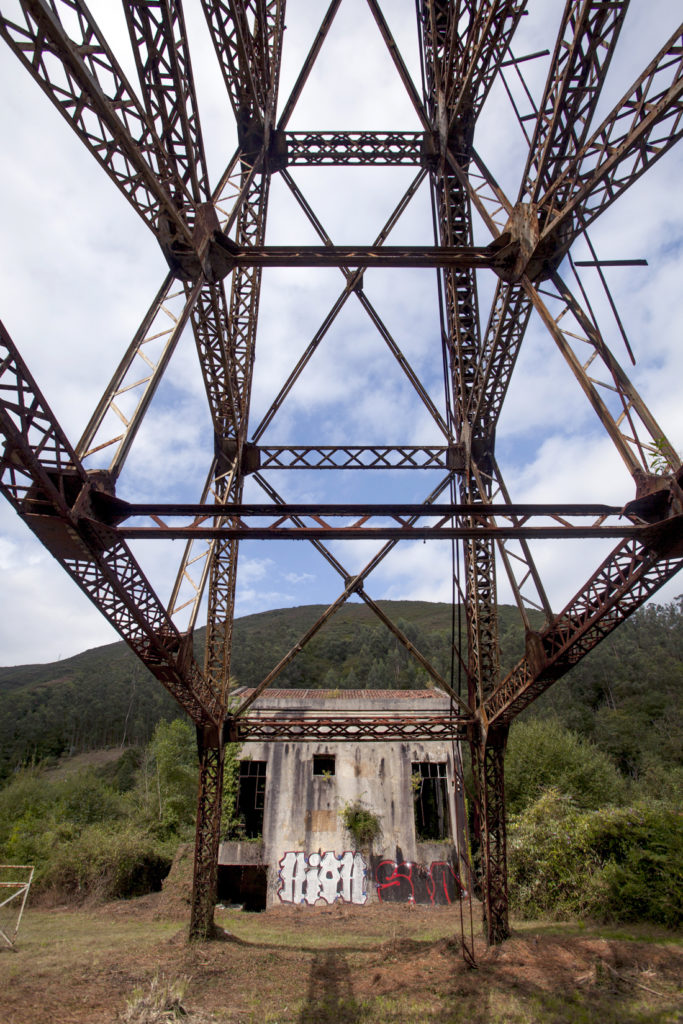 Instalaciones abandonadas de el  Pozo Llamas. Ablaña. Mieres. Asturias 2017