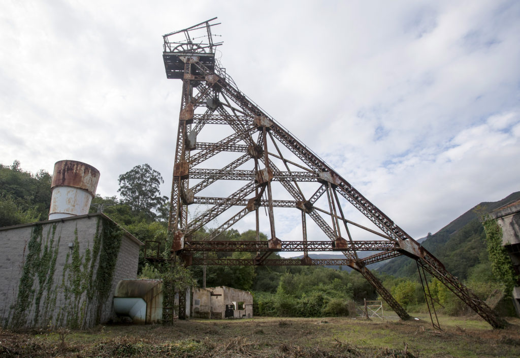 Instalaciones abandonadas de el  Pozo Llamas. Ablaña. Mieres. Asturias 2017