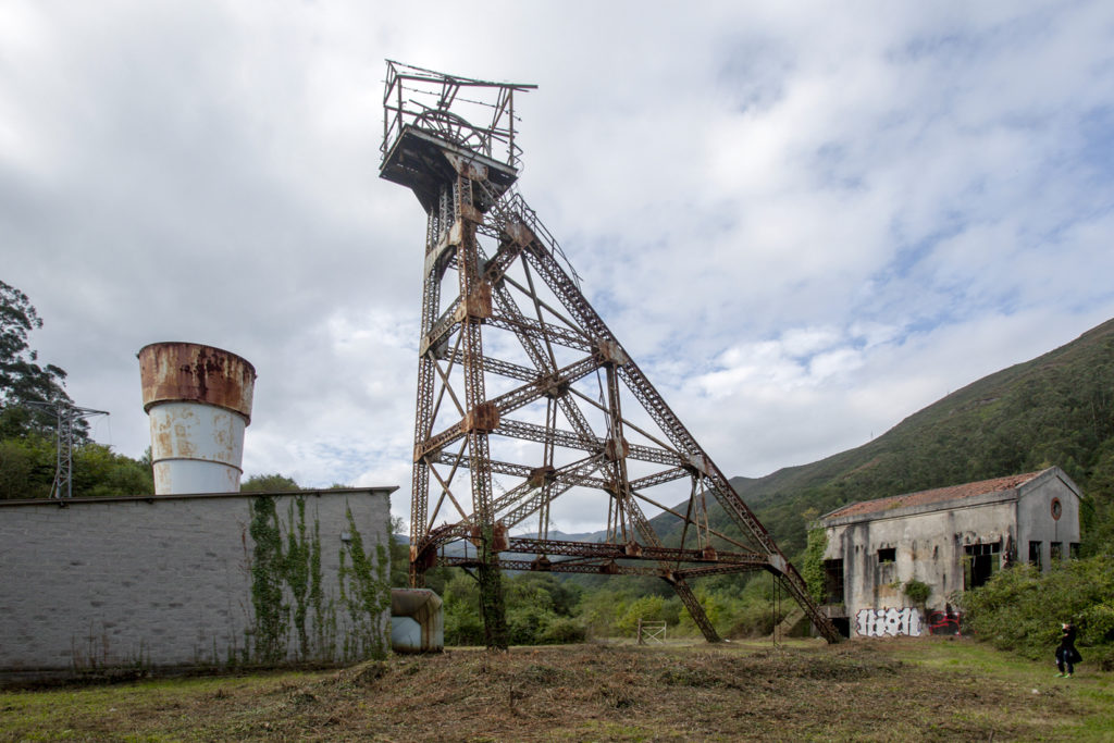 Instalaciones abandonadas de el  Pozo Llamas. Ablaña. Mieres. Asturias 2017