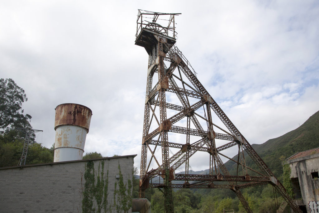 Instalaciones abandonadas de el  Pozo Llamas. Ablaña. Mieres. Asturias 2017