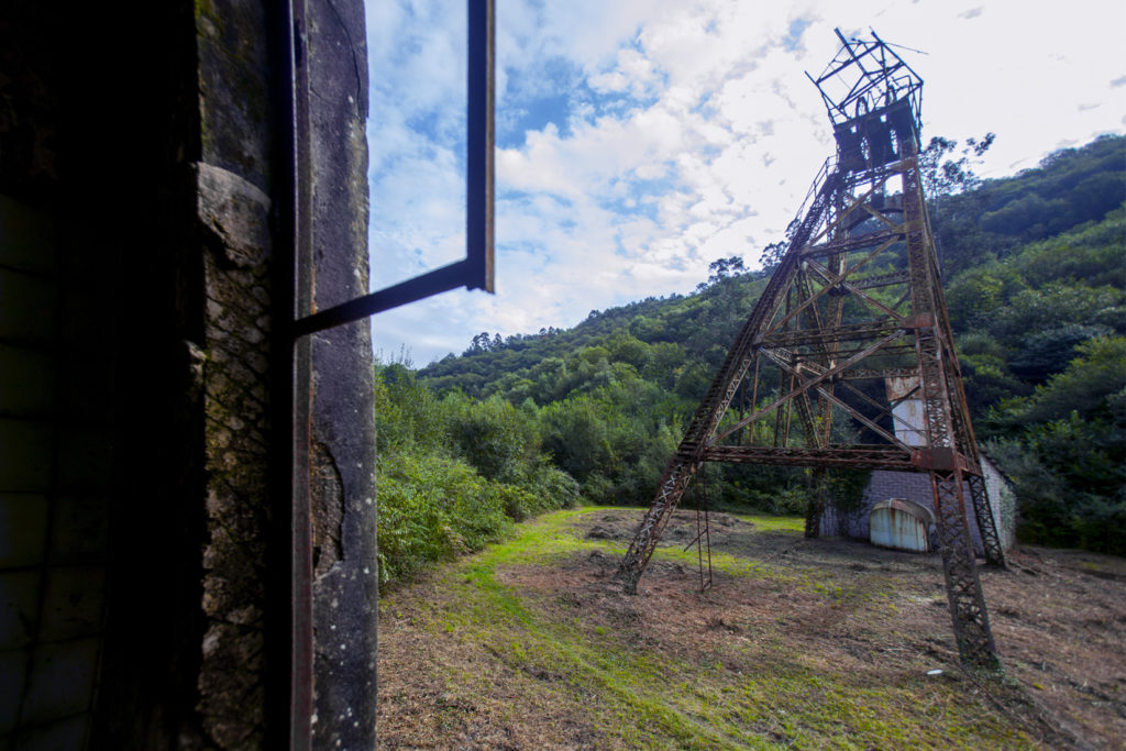 Instalaciones abandonadas de el  Pozo Llamas. Ablaña. Mieres. Asturias 2017