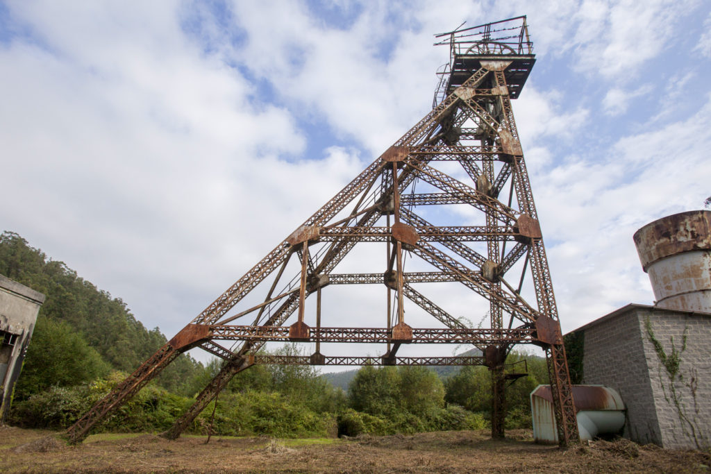Instalaciones abandonadas de el  Pozo Llamas. Ablaña. Mieres. Asturias 2017