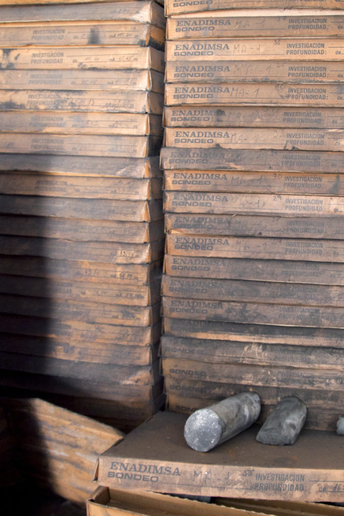 Cajas de testigos de los sondeos realizados en el pozo. Instalaciones abandonadas del Pozo Malabá. Torre del Bierzo. León 2017
