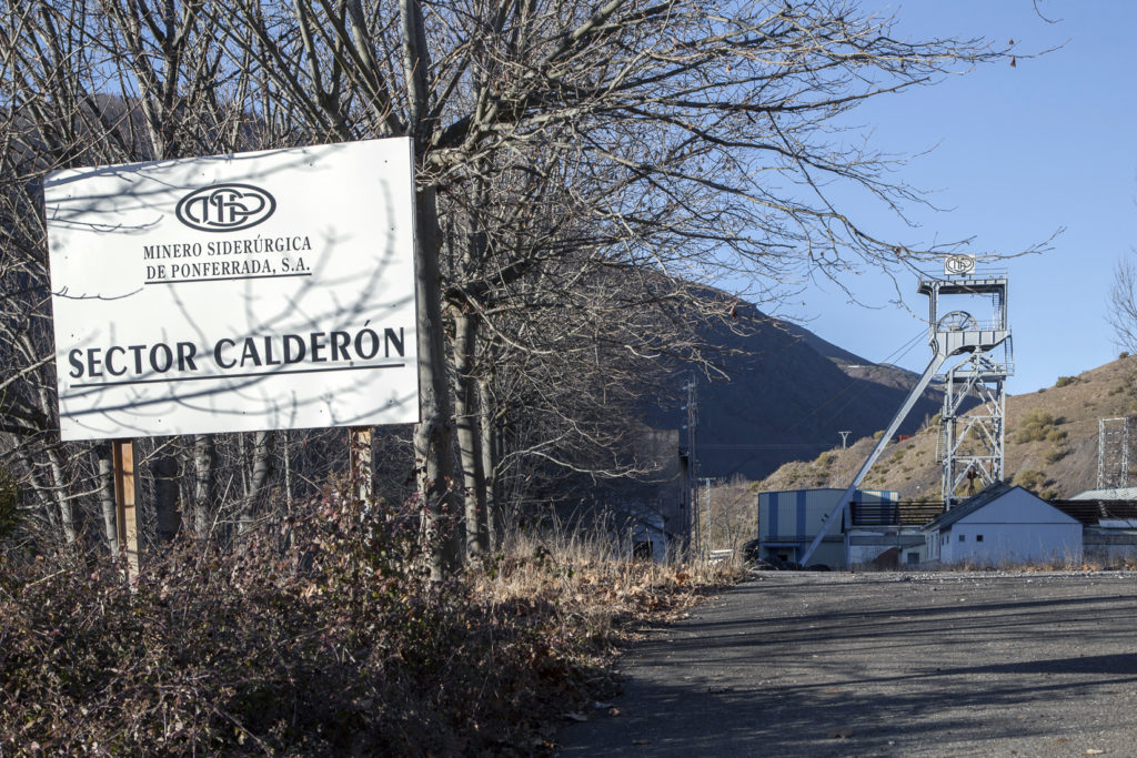 Instalaciones abandonadas del Pozo Calderón de la MSP, Villager de Laciana, Villablino, León 2017