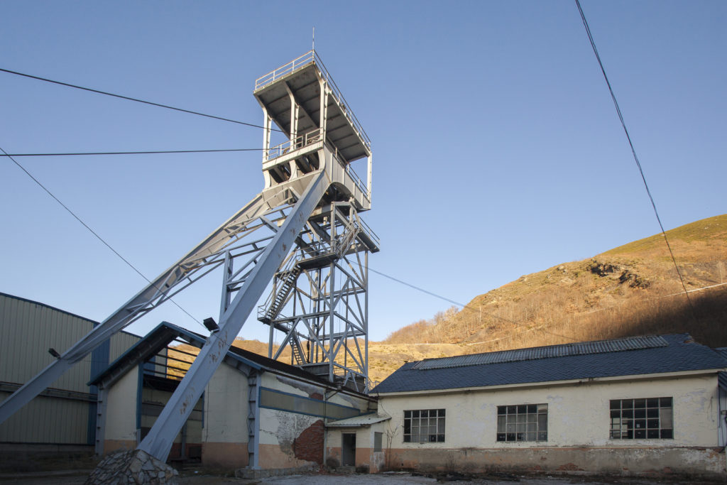 Instalaciones abandonadas del Pozo Calderón de la MSP, Villager de Laciana, Villablino, León 2017