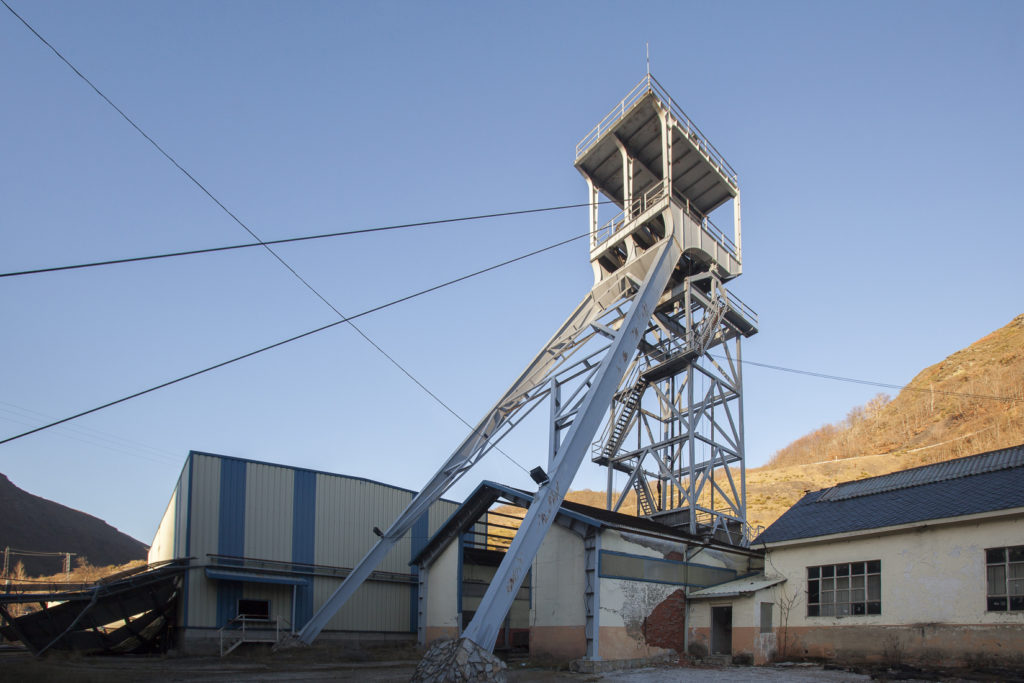 Instalaciones abandonadas del Pozo Calderón de la MSP, Villager de Laciana, Villablino, León 2017