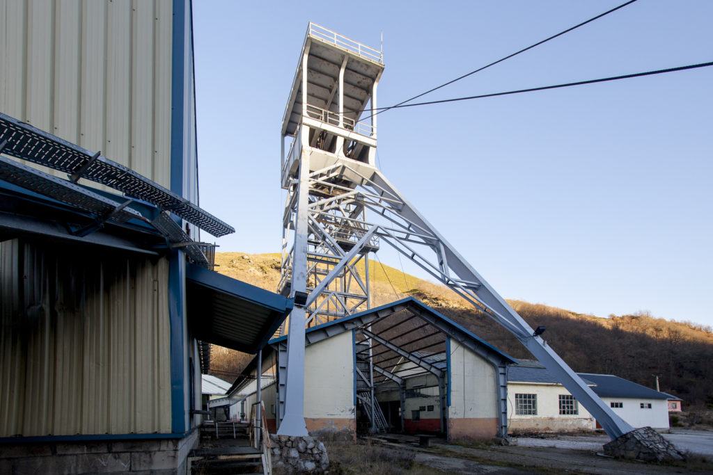 Instalaciones abandonadas del Pozo Calderón de la MSP, Villager de Laciana, Villablino, León 2017