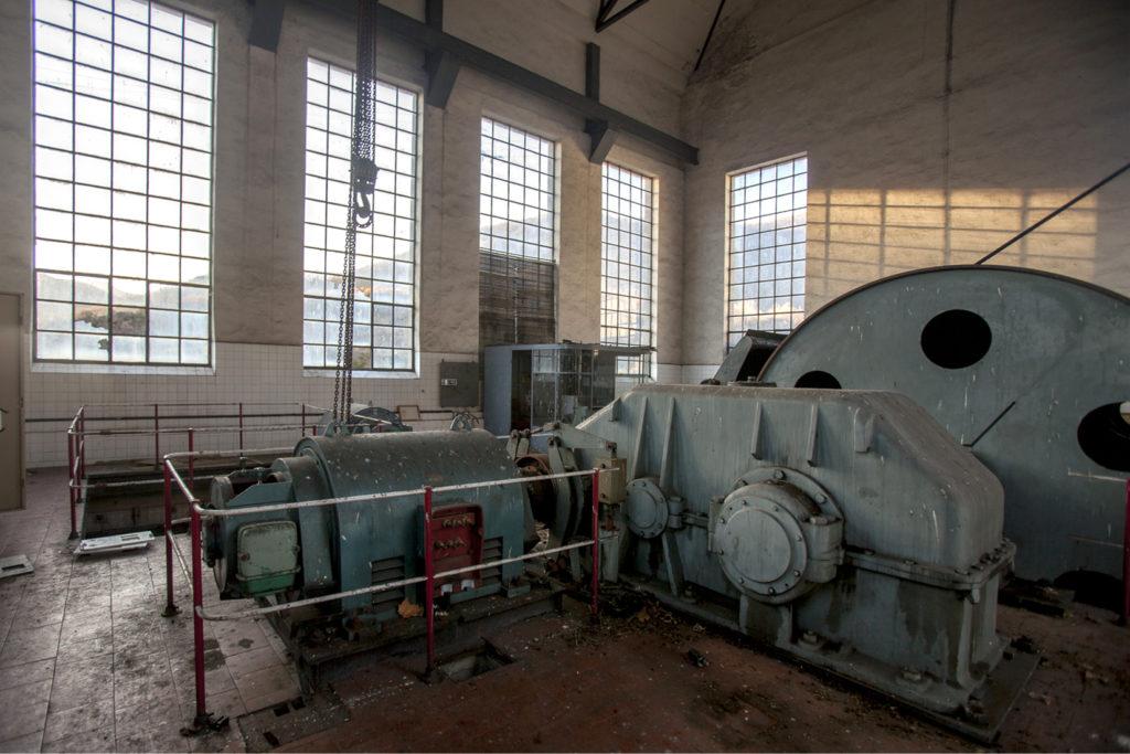 Sala de maquinas del Pozo Calderón de la MSP, Villager de Laciana, Villablino, León 2017