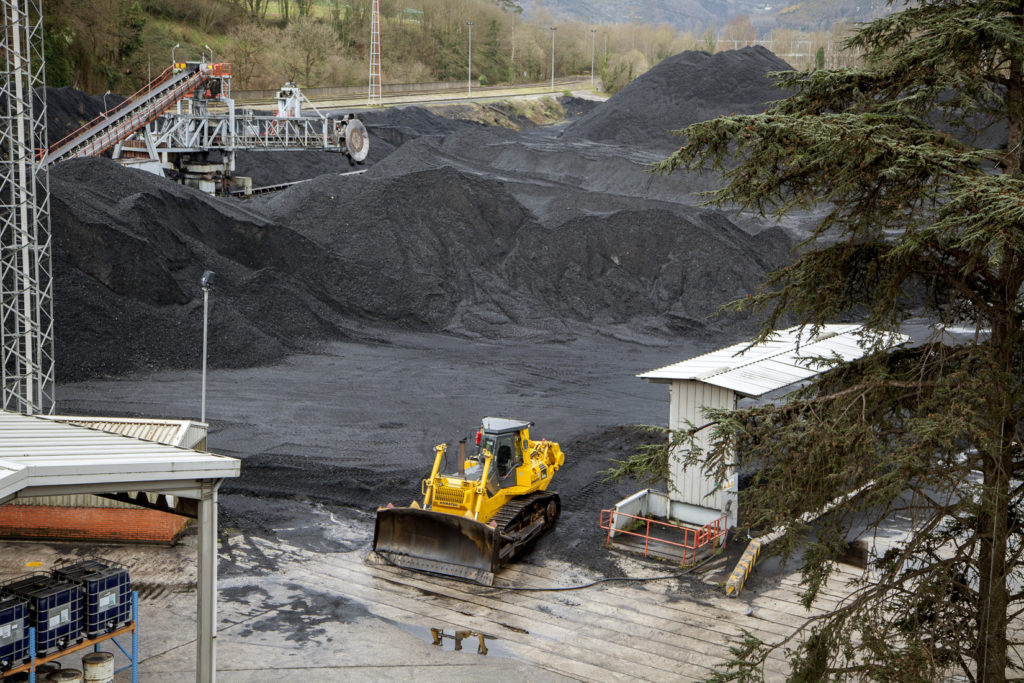 Parque de carbones en las Instalaciones de la Central Térmica de Soto de Ribera. EDP. Ribera de Arriba. Asturias 2019