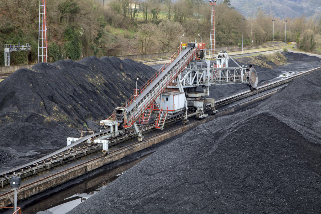 Parque de carbones en las Instalaciones de la Central Térmica de Soto de Ribera. EDP. Ribera de Arriba. Asturias 2019
