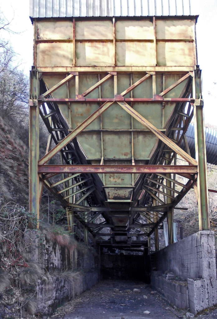 Instalaciones abandonadas del Pozo Ladil nuevo. Tremor de Arriba. León 2017