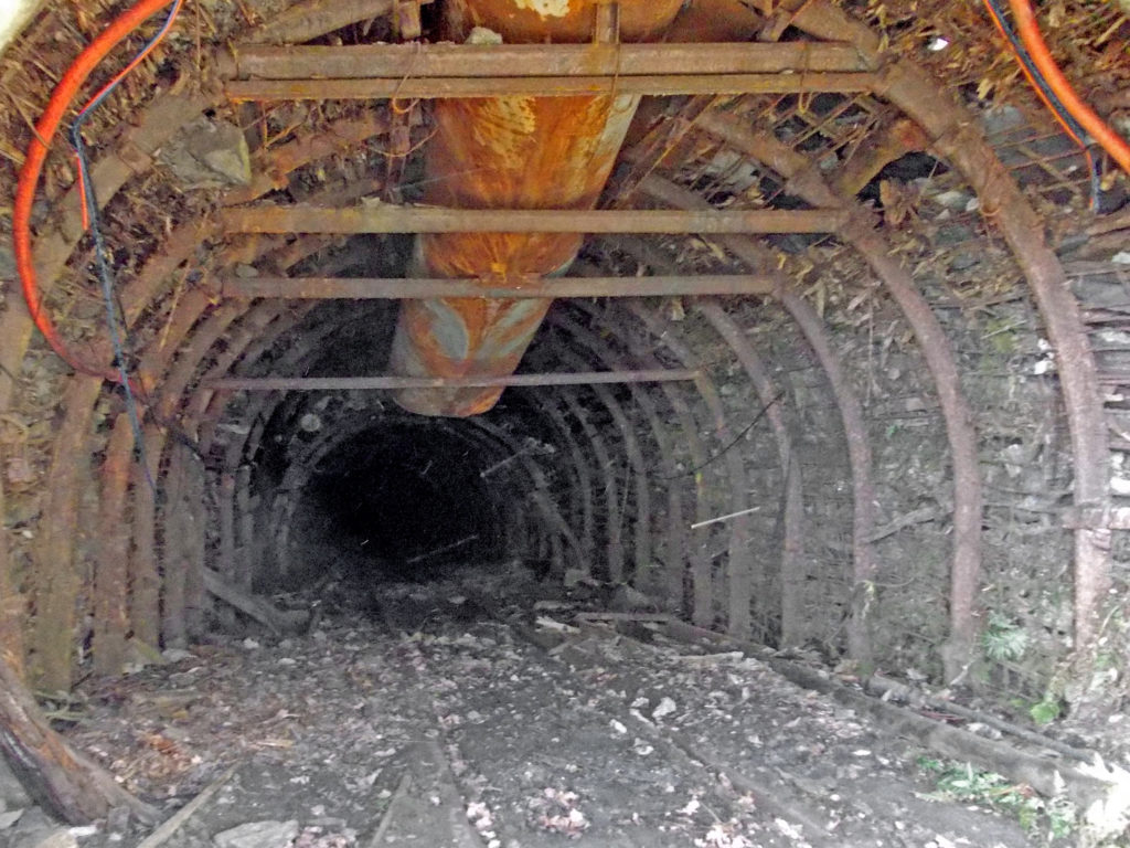 Instalaciones abandonadas del Pozo Ladil nuevo. Tremor de Arriba. León 2017