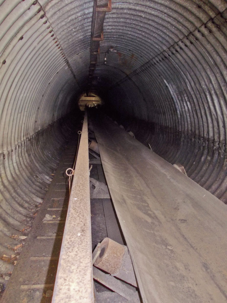 Instalaciones abandonadas del Pozo Ladil nuevo. Tremor de Arriba. León 2017