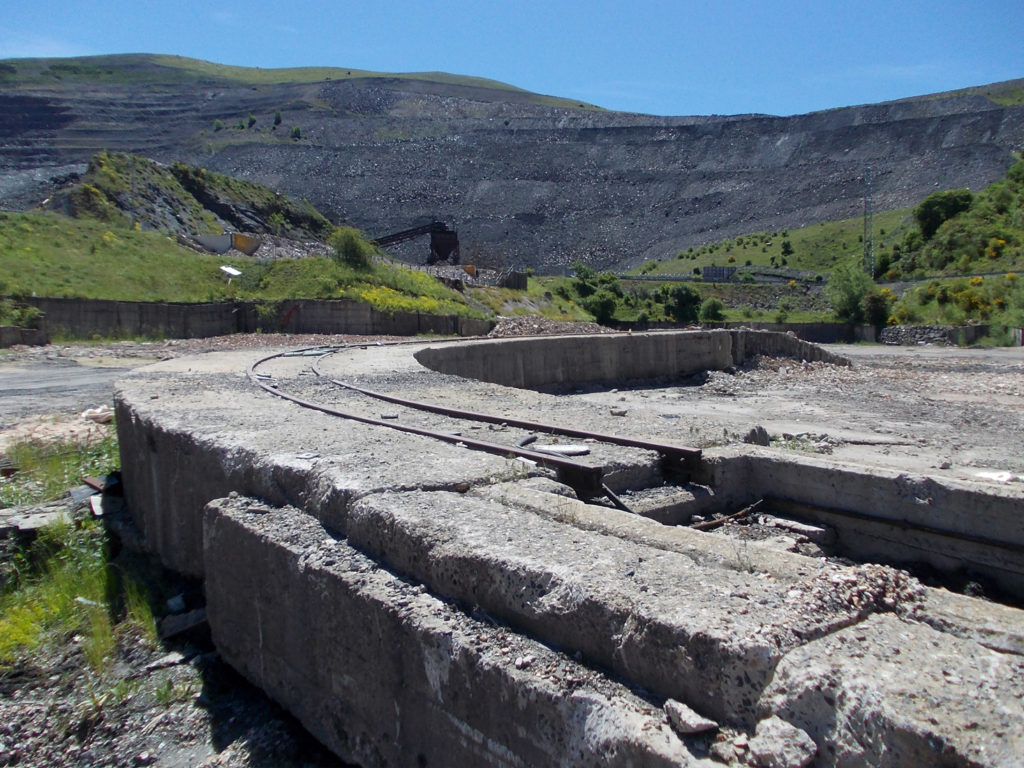 Restos de lo que era el Pozo Aurelio del Valle de la Hullera Vasco Leonesa. Santa Lucia de Gordon. León 2018