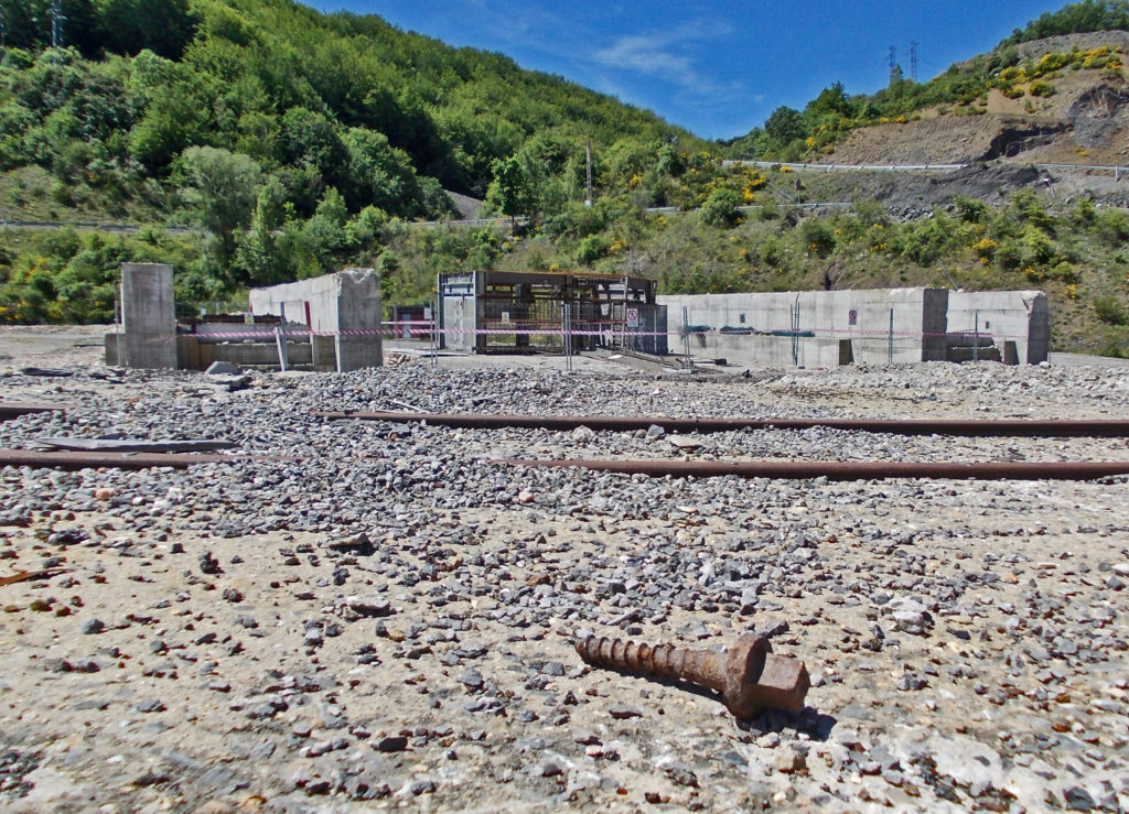 Restos de lo que era el Pozo Aurelio del Valle de la Hullera Vasco Leonesa. Santa Lucia de Gordon. León 2018
