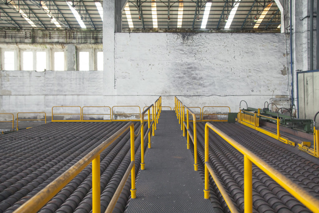 Instalaciones cerradas de Fabrica de Mieres Tubos. Grupo Condesa. Mieres. Asturias 2018
