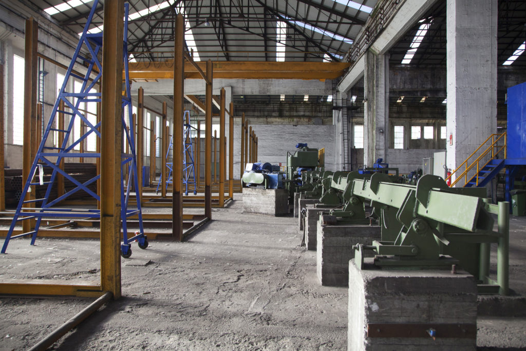 Instalaciones cerradas de Fabrica de Mieres Tubos. Grupo Condesa. Mieres. Asturias 2018