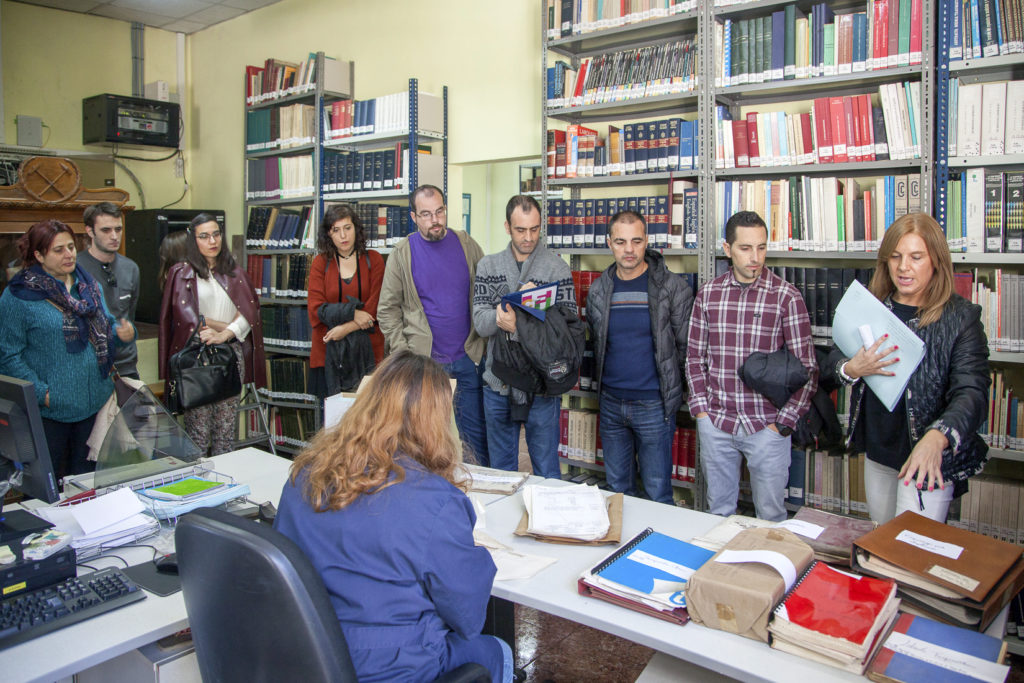 Visita de los participantes en las jornadas de Patrimonio Industrial de la Universidad de Oviedo, al Archivo Historico de Hunosa. Pozo Fondon. Langreo 2017