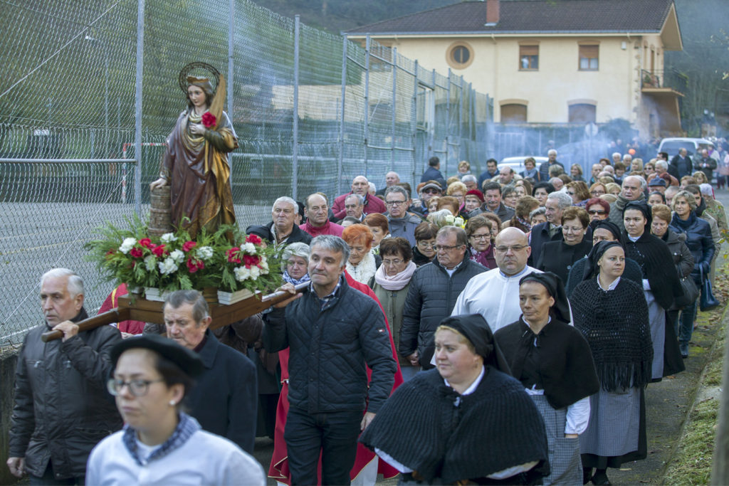 Procesion del dia de la patrona de la mineria en el pueblo de Santa Barbara. San Martin del Rey Aurelio. Asturias 2017
