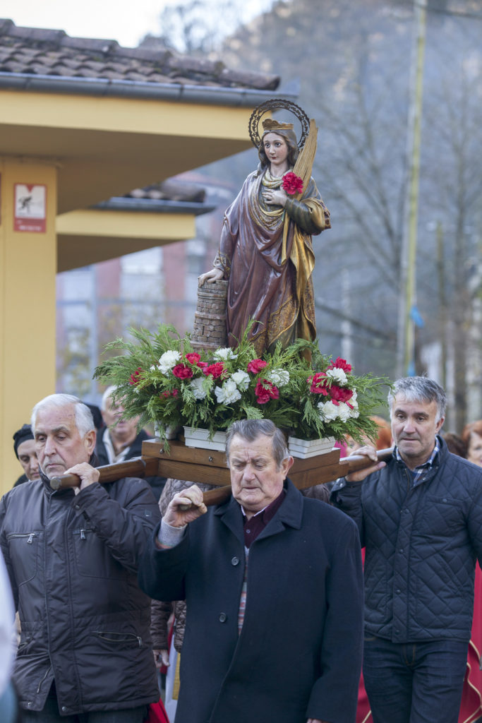 Procesion del dia de la patrona de la mineria en el pueblo de Santa Barbara. San Martin del Rey Aurelio. Asturias 2017