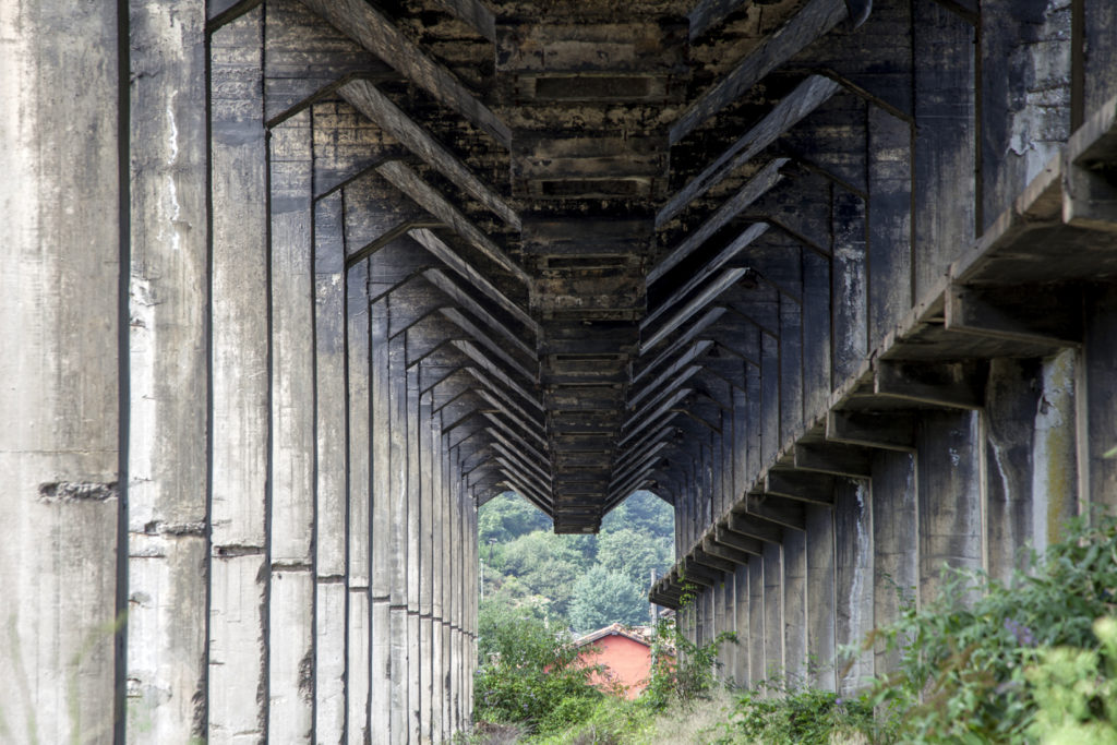 Antiguas tolvas de carbon en la estacion de Ablaña. Mieres. Asturias 2018