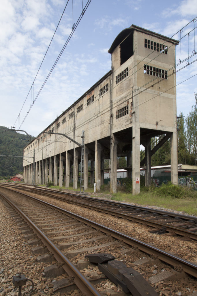 Antiguas tolvas de carbon en la estacion de Ablaña. Mieres. Asturias 2018