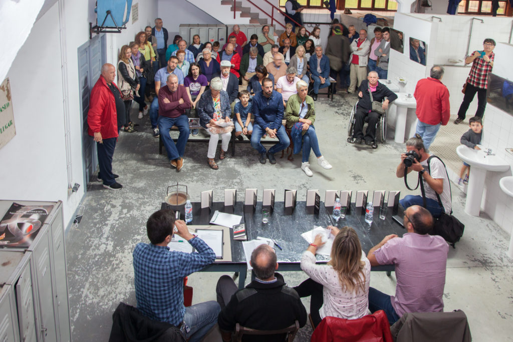 Visita de los participantes en las jornadas de Patrimonio Industrial de la Universidad de Oviedo, al Archivo Historico de Hunosa. Pozo Fondon. Langreo 2017