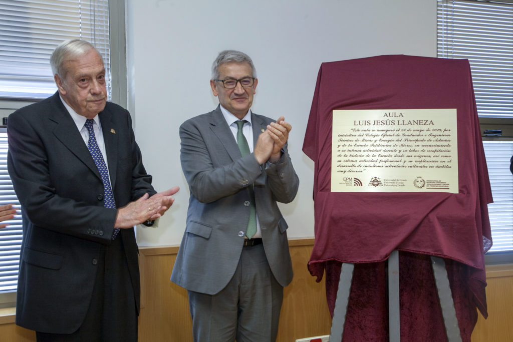 Homenaje al Profesor de la Escuela Politécnica de Mieres, y escritor, Luis Jesús Llaneza. Mieres. Asturias 2019